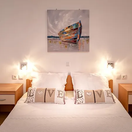 Markovic * Stari Grad (Hvar)