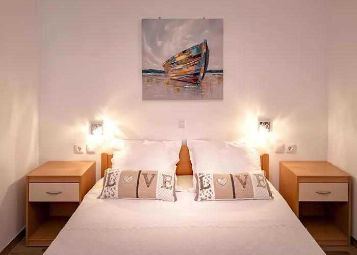 Markovic * Stari Grad (Hvar)